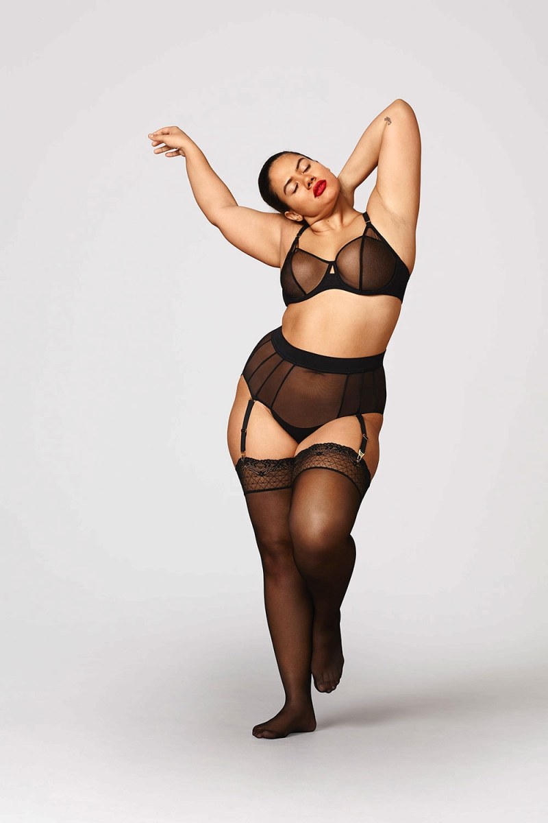Ashley Alexis Model plus saz