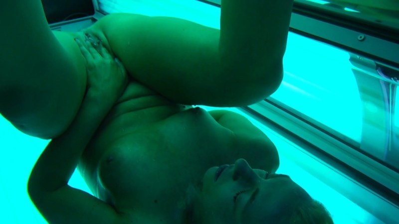 Caude Masturbate Solarium Tanned Bed Violet Star Pussy