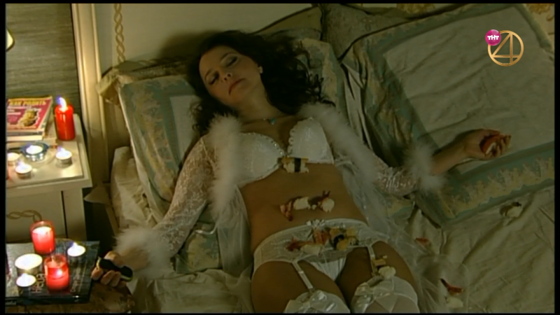 Naked actress Gal Gadot